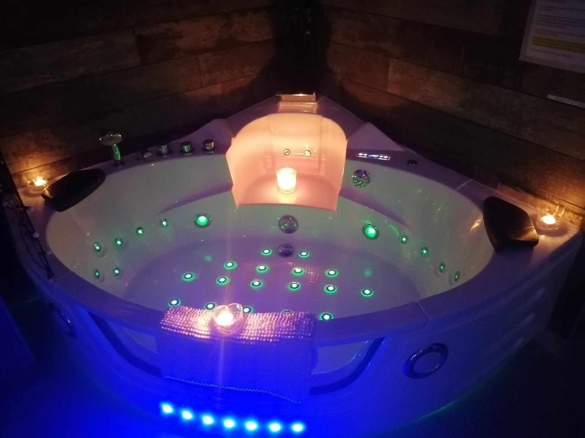 Romantisme Et Glamour 2 Avec Spa , Clim Et Jardin Digione Esterno foto